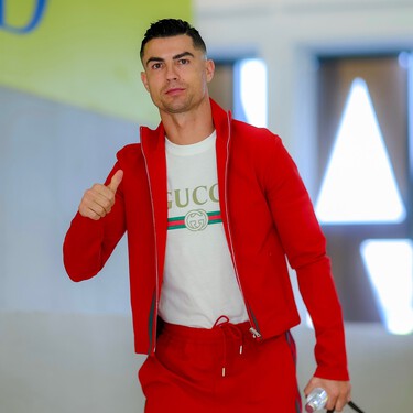 Parece que lleva dos relojes a la vez, pero Cristiano Ronaldo presume que uno de ellos es una joya con cronógrafo y diamantes que reinventa un clásico de Cartier 
