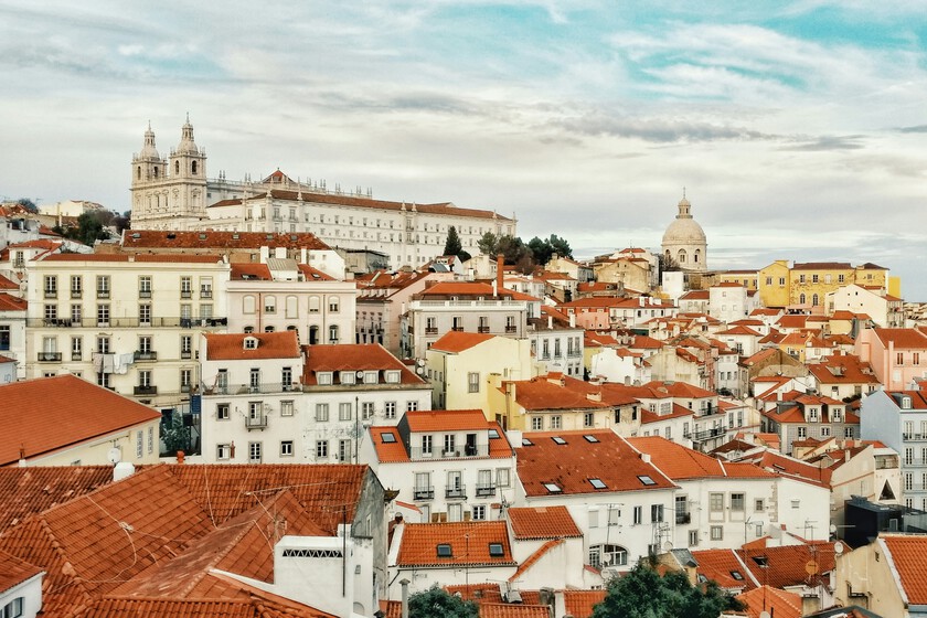 El problema de Portugal con los nómadas digitales: ganan mucho… mientras los portugueses deben elegir entre pluriempleo o emigrar