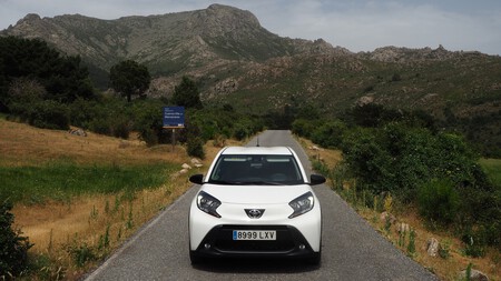 Toyota Aygo X Cross 13