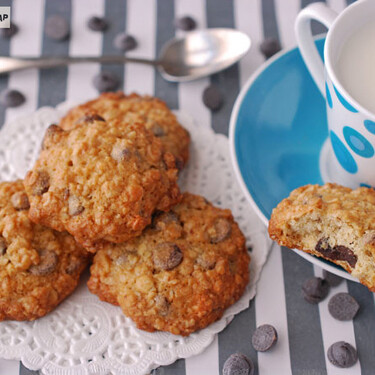 Galletas de avena con chips de chocolate, receta fácil y deliciosa