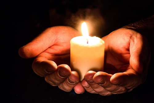 Prepárate para un hipotético apagón eléctrico: pilas, linternas, velas, generadores y más