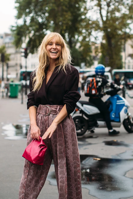 Cómo llevar los pantalones anchos: claves de estilo para lucir esta tendencia atemporal siempre presente en el street-style