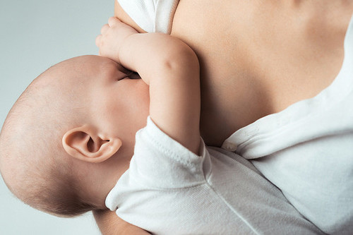 La lactancia materna extendida reduce el riesgo de padecer hipertensión después de la menopausia 