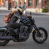 La Honda Rebel 1100 irrumpe sin avisar con el motor de la Africa Twin ajustado a 86 CV y cambio DCT opcional