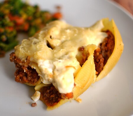 Galets gratinados rellenos de boloñesa. Receta