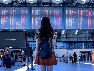 China a lo 'Black Mirror': bloquea 17,5 millones de billetes de avión de personas sin suficiente "crédito social"