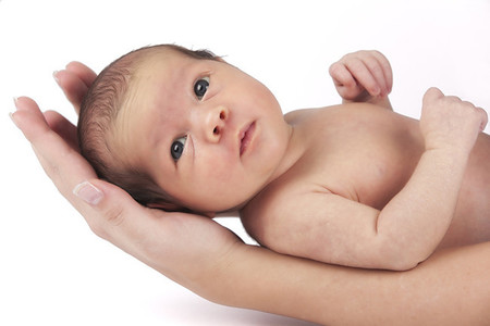Un nuevo sistema permite medir la deformación craneal de los bebés desde el móvil
