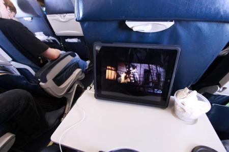 La FAA revisará su política de uso de aparatos electrónicos en aviones