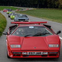 ¡Caravana de ensueño! Decenas de Lamborghini juntos en Suiza en el primer Concours d'Élégance de la marca
