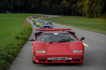 ¡Caravana de ensueño! Decenas de Lamborghini juntos en Suiza en el primer Concours d'Élégance de la marca