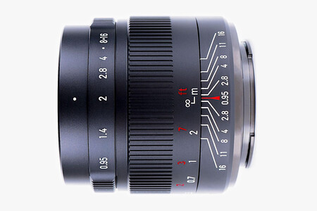7artisans presenta un nuevo objetivo ultraluminoso para su familia APS-C: 35mm F0.95
