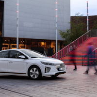 El Ioniq EV es tan popular que a Hyundai se le están acabando las baterías necesarias