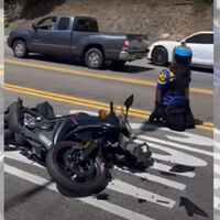 La mejor forma de cabrear a tu aseguradora: empotrar tu Yamaha contra un Rimac Nevera de 2 millones