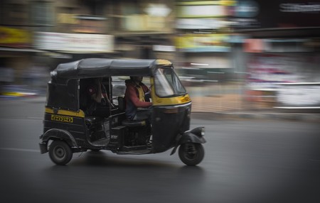 India está viviendo una revolución eléctrica, y no tiene nada que ver con coches, sino... con triciclos