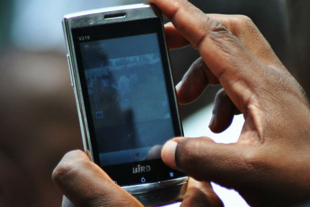 Multa móvil en coche