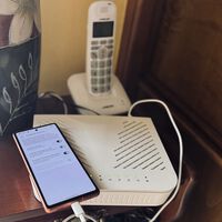 Tuve un problema con internet y el USB de mi router me salvó: con un viejo móvil monté un Wi-Fi a prueba de averías 