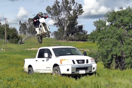 Sin ruido ni humo, Josh Hill demuestra que las motos eléctricas pueden ser extremadamente divertidas
