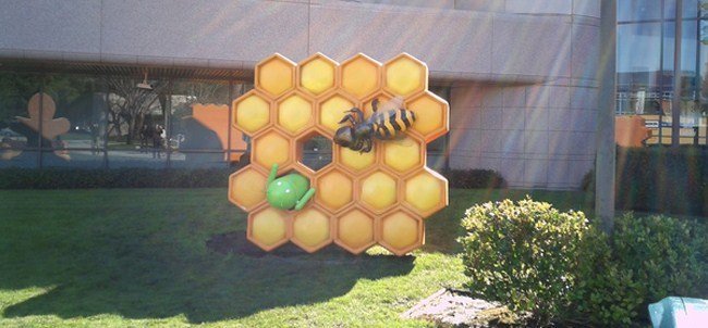 Estatua de Honeycomb en Google