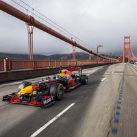 Video: Mira a Ricciardo llevar un Red Bull RB27 de San Francisco a Las Vegas