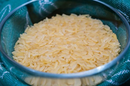Recupera tu arroz pasado de cocción con este simple truco de cocina: en menos de 10 minutos lo puedes salvar