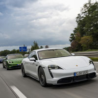 A saco con el Porsche Taycan: 500 trabajadores más para fabricar un coche eléctrico que pulveriza expectativas