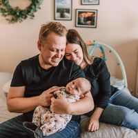 Visitas al recién nacido: no te instales ni vayas por sorpresa, la nueva familia necesita su espacio