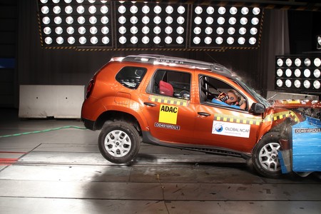 ¡No hay estrellas para el Renault Duster sin airbags! (pero sí 3 para el de un airbag) 