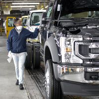 Ultimátum a las tres marcas todopoderosas: qué está pasando con la peor huelga en la historia del automóvil de EEUU