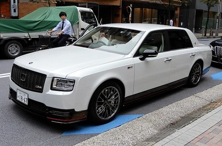 Y este es el Toyota Century GRMN, la limusina de Gazoo Racing creada para el presidente de Toyota