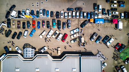 Los fabricantes de coches exigen al Gobierno que no fomente sólo coches eléctricos si quiere un Acuerdo de Automoción