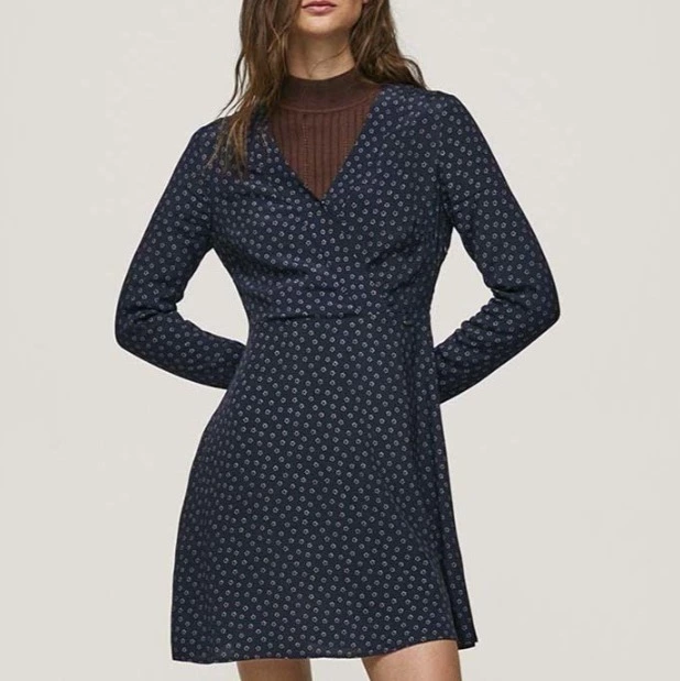 Pepe Jeans Vestido corto estilo skater con cuello en pico