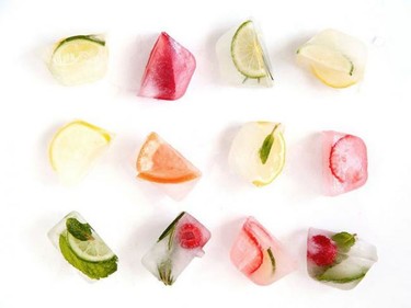 Aromatiza y da color a tu agua, refrescos y cócteles con hermosos cubitos de hielo con sabores