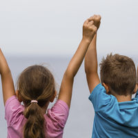 Tener hermanas ayuda a fomentar una buena salud emocional durante la adolescencia 