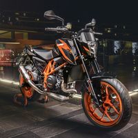 Todas las KTM 690 Duke a partir de 2016, a revisión por tapones de llenado defectuosos 