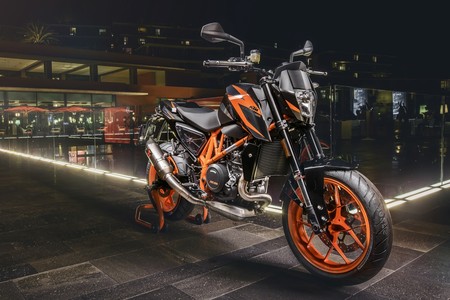 Todas las KTM 690 Duke a partir de 2016, a revisión por tapones de llenado defectuosos