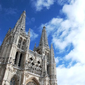 Esta imponente catedral es la única de España nombrada Patrimonio de la Humanidad de forma independiente al resto de la ciudad 