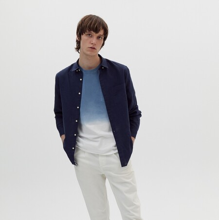 Sfera nos envuelve con los tonos más profundos del océano con una colección de profundos tonos azules para la primavera