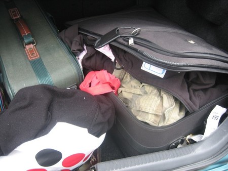 Ropa en el maletero