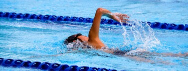 En 2021 integra la natación en tu entrenamiento: cómo combinarla con el entrenamiento de fuerza