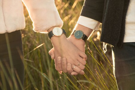 Relojes, joyería y bisutería de diseño unisex para enamorar este San Valentín