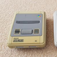 Hay una explicación científica de por qué tu SNES se puso amarilla con el paso de los años 