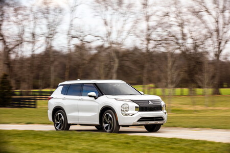 El Mitsubishi Outlander 2022 renace en un SUV más refinado, tecnológico y con lugar para siete