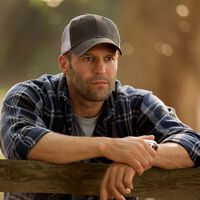 En verdad, se suponía que esta peli de Jason Statham iba a ser Rambo IV y fue escrita como tal por Sylvester Stallone