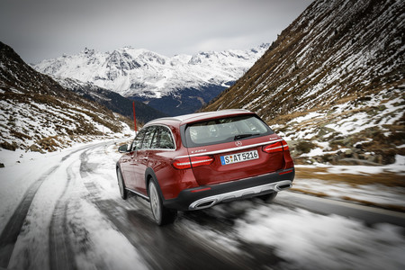 E220d 4matic All Terrain Designo Hyacinth Red Metallic 250