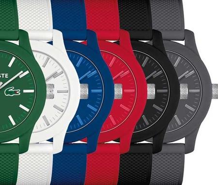 Lacoste convierte su mítico polo L.12.12 en un reloj monocromático