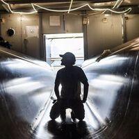 Ferrari se lanza a la F1 del mar con su yate más radical: mide 30 metros, vuela sobre el agua y no necesita una gota de combustible