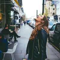 La fórmula mágica de la felicidad: compensar una emoción negativa con cinco positivas para un bienestar óptimo 