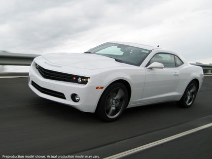 Otra vez el Chevrolet Camaro desnudo, y de frente