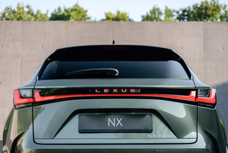 Lexus NX 2026 trasera