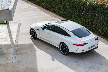 El Mercedes-AMG GT 53 4MATIC+ es una superberlina microhíbrida que ya puedes encargar desde 135.700 euros